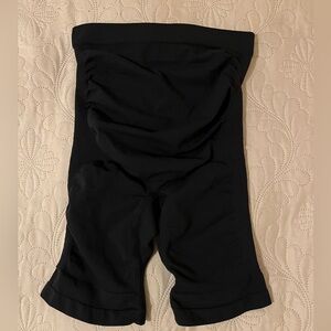 NWOT SKIMS Maternity Sculpting Short Mid Thigh - L/XL